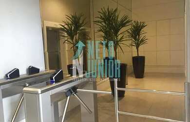 Imagem: O depósito possui 5 Vagas na garagem, 400m² de Área e está