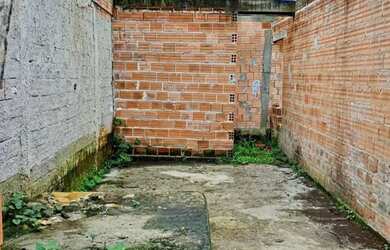 Imagem: A casa possui 2 Dormitórios, 1 Banheiro, 160m² de Área e