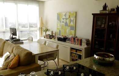 Imagem: O apartamento possui 1 Dormitório, 1 Banheiro, 1 Vaga na garagem