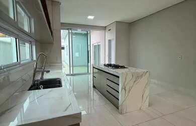 Imagem 2: VENDO OU ALUGO BELÍSSIMA casa de ALTO PADRÃO com 4 suítes no Condomínio...