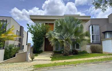 Imagem: A casa em condomínio possui 4 Dormitórios, 5 Banheiros, 5