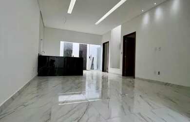 Imagem: A casa possui 3 Dormitórios, 2 Banheiros, 3 Vagas na garagem