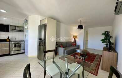 Imagem: O apartamento possui 3 Dormitórios, 1 Banheiro, 2 Vagas na