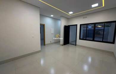 Imagem: A casa possui 3 Dormitórios, 2 Banheiros, 4 Vagas na garagem