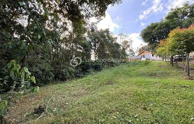 Imagem: O terreno possui 459m² de Área e está localizado em Gramado