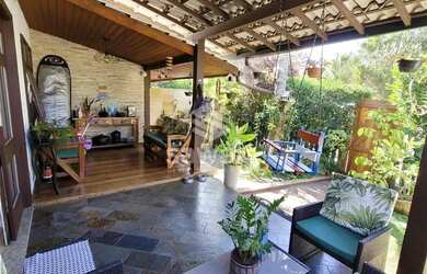 Imagem: A casa possui 3 Dormitórios, 3 Banheiros, 1 Vaga na garagem