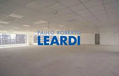 Imagem: O depósito possui 5 Vagas na garagem, 650m² de Área e está