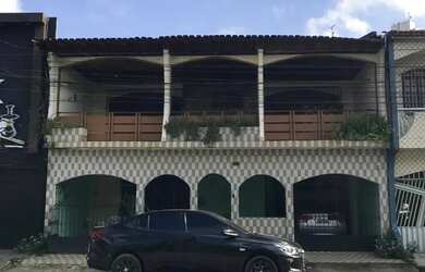 Imagem: A casa possui 5 Dormitórios, 4 Banheiros, 2 Vagas na garagem