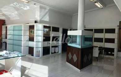 Imagem: O depósito possui 2 Vagas na garagem, 200m² de Área e está