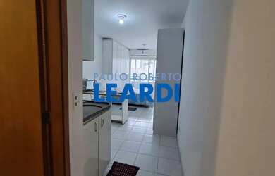 Imagem: O apartamento possui 1 Dormitório, 1 Banheiro, 1 Vaga na garagem