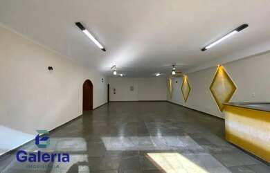 Imagem: O depósito possui 5 Vagas na garagem, 386m² de Área e está