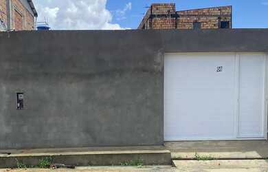 Imagem: A casa possui 2 Dormitórios, 1 Banheiro, 5 Vagas na garagem