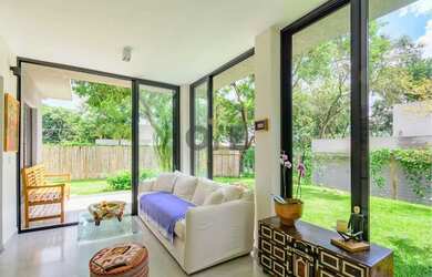 Imagem: A casa em condomínio possui 3 Dormitórios, 4 Banheiros, 2