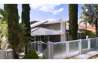 Imagem: A casa à venda possui 5 Dormitórios, 5 Banheiros, 4 Vagas