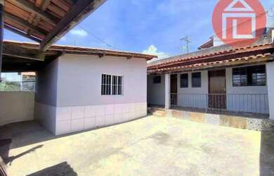 Imagem: A casa possui 2 Dormitórios, 1 Banheiro, 1 Vaga na garagem