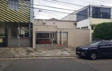 Imagem: O depósito possui 2 Vagas na garagem, 240m² de Área e está