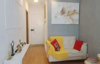 Imagem: O apartamento possui 2 Dormitórios, 1 Banheiro, 1 Vaga na garagem