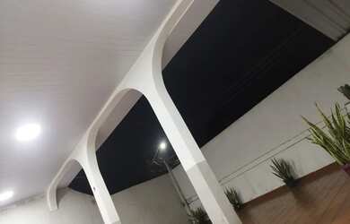 Imagem: A casa possui 5 Dormitórios, 2 Banheiros, 2 Vagas na garagem