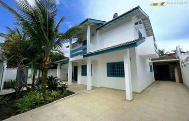 Imagem: A casa possui 4 Dormitórios, 3 Banheiros, 4 Vagas na garagem