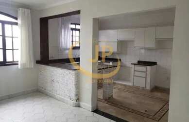 Imagem: A casa possui 3 Dormitórios, 2 Banheiros, 3 Vagas na garagem