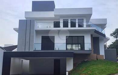 Imagem: A casa em condomínio possui 3 Dormitórios, 5 Banheiros, 2