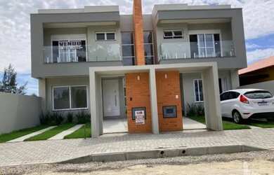 Imagem: A casa possui 3 Dormitórios, 2 Banheiros, 1 Vaga na garagem