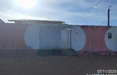 Imagem: A casa possui 2 Dormitórios, 1 Banheiro, 1 Vaga na garagem