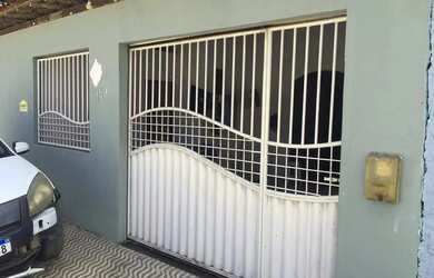 Imagem: A casa à venda possui 3 Dormitórios, 2 Banheiros, 1 Vaga na