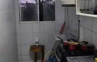 Imagem: O apartamento possui 2 Dormitórios, 1 Banheiro, 1 Vaga na garagem