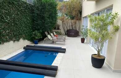 Imagem: A casa em condomínio possui 5 Dormitórios, 5 Banheiros, 1