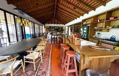 Imagem: A casa em condomínio possui 5 Dormitórios, 5 Banheiros, 5