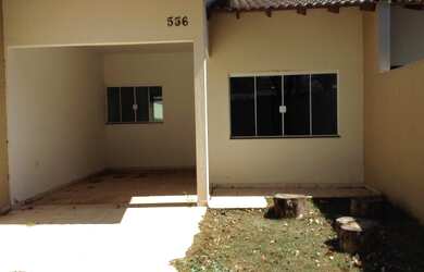 Imagem: A casa possui 3 Dormitórios, 2 Vagas na garagem, 90m² de Área