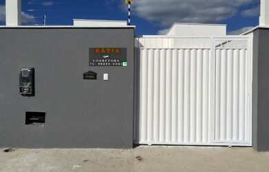 Imagem: A casa possui 2 Dormitórios, 2 Banheiros, 3 Vagas na garagem