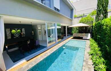 Imagem: A casa em condomínio possui 4 Dormitórios, 5 Banheiros, 4