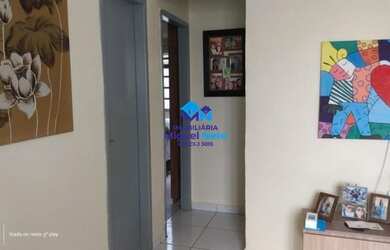 Imagem: A casa possui 2 Dormitórios, 2 Banheiros, 2 Vagas na garagem