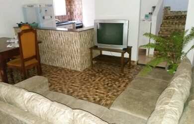 Imagem: A casa possui 2 Dormitórios, 1 Banheiro, 1 Vaga na garagem