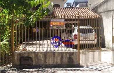 Imagem: A casa possui 3 Dormitórios, 2 Banheiros, 5 Vagas na garagem