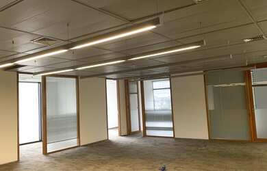 Imagem: O depósito possui 5 Vagas na garagem e 254m² de Área e está