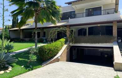 Imagem: A casa em condomínio possui 5 Dormitórios, 5 Banheiros e 1330m²