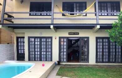 Imagem: A casa possui 4 Dormitórios, 2 Vagas na garagem e está localizado