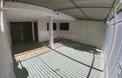 Imagem: A casa possui 2 Dormitórios, 1 Banheiro, 3 Vagas na garagem