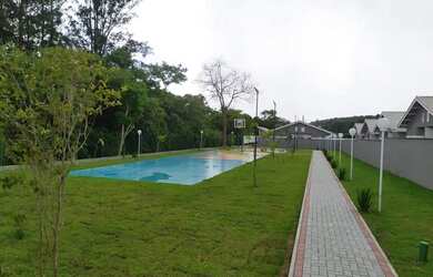 Imagem: A casa em condomínio possui 2 Dormitórios, 1 Banheiro, 2 Vagas