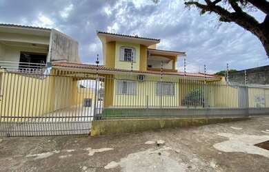 Imagem: A casa possui 5 Dormitórios, 5 Banheiros, 5 Vagas na garagem