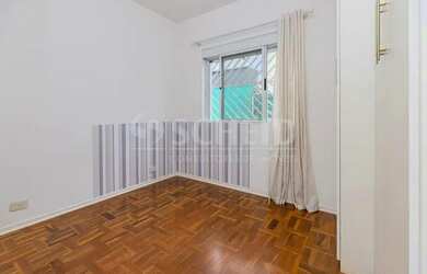 Imagem: A casa possui 4 Dormitórios, 4 Banheiros, 2 Vagas na garagem