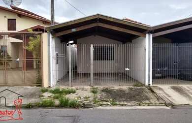 Imagem: A casa possui 2 Dormitórios, 1 Banheiro, 1 Vaga na garagem