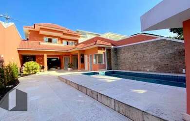 Imagem: A casa em condomínio possui 5 Dormitórios, 5 Banheiros, 3