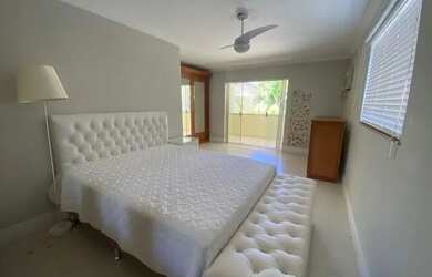 Imagem: A casa em condomínio possui 4 Dormitórios, 1 Banheiro, 3 Vagas