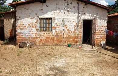 Imagem: A casa possui 2 Dormitórios, 2 Banheiros, 3 Vagas na garagem
