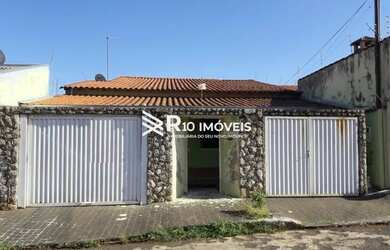 Imagem: A casa possui 3 Dormitórios, 3 Banheiros, 3 Vagas na garagem