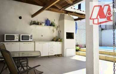 Imagem: A casa possui 3 Dormitórios, 2 Banheiros, 2 Vagas na garagem